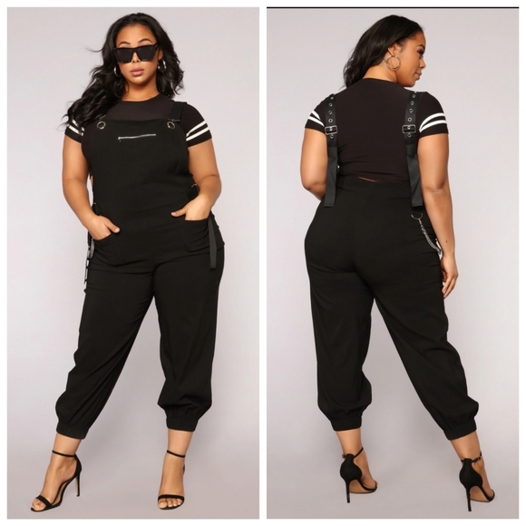 Fashion Nova Pants - NWOT Fashion Nova Overall Jumpsuit with chain